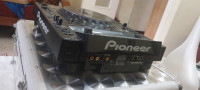 table-de-mixage-02-platines-pioneer-cdj-2000-01-djm-80002-baffles-jbl02-amp-qsc-rmx-2450-blida-algerie