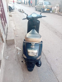 motos-et-scooters-vespa-piaggio-100-bouzareah-alger-algerie