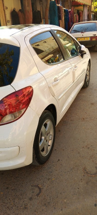 voitures-peugeot-207-2012-allure-tiaret-algerie