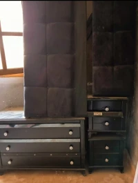 Chambre  (contour de lit +coiffeuse+2 table de nuit (