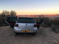 moyenne-berline-volkswagen-golf-4-2001-batna-algerie