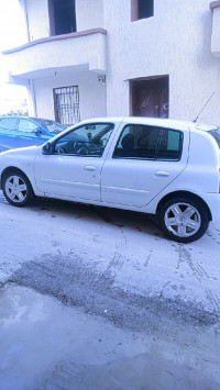 voitures-renault-clio-campus-2012-bye-bejaia-algerie