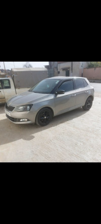 voitures-skoda-fabia-2016-style-avec-toit-panoramique-medea-algerie