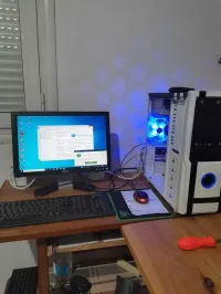 pc bureau complet  ( unité + ecran +clavier +souris +baffe ) 
