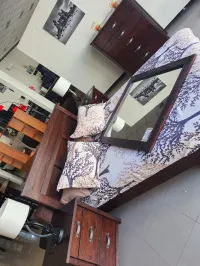 chambre à coucher plus table 