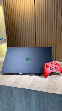 Razer Blade Pro 17 I i7-9750H, NVIDIA GeForce RTX 2080 Max-Q, 17.3" FHD 144hz, 16GB RAM, 512GB SSD