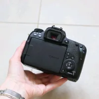 Canon 77d 2.5k click