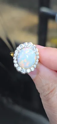 Bague pierre opal naturelle serti de diamants 18carats