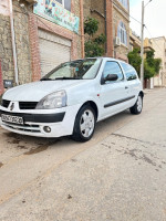 سيارة-صغيرة-renault-clio-2-2002-معسكر-الجزائر