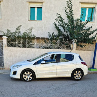 moyenne-berline-peugeot-308-2013-sportium-lakhdaria-bouira-algerie