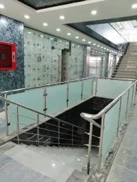 Rampe D'escalier Garde De Corps En Inox / Verre.
