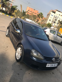 voitures-volkswagen-golf-5-2006-carat-rouiba-alger-algerie