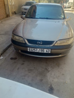 berline-opel-vectra-1995-b-mila-algerie