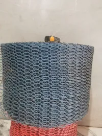 شباك بلاستيكي 
