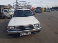 voitures-toyota-hilux-2000-ksar-boukhari-medea-algerie