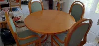 Table ronde avec 05 chaises 