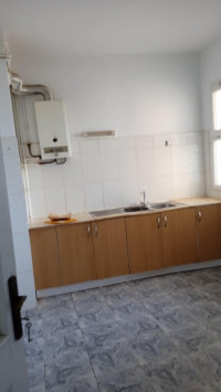 appartement-location-f3-alger-mahelma-algerie