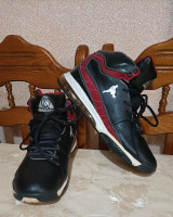 articles-de-sport-sneakers-basketball-marque-above-the-rim-style-nike-air-jordan-pointure-445-45-reghaia-alger-algerie