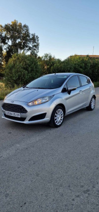 voitures-ford-fiesta-2015-trend-look-mouzaia-blida-algerie