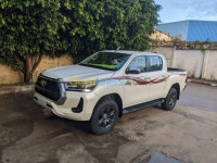 voitures-toyota-hilux-2024-ghardaia-algerie