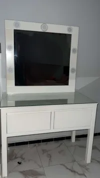 Coiffeuse et deux table de nuit 