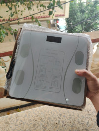 accessoires-electroniques-ميزان-إلكتروني-ذكي-smart-electronic-body-fat-scale-ain-defla-algerie