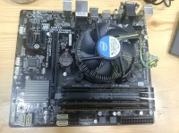 carte mere Gigabyte ga-b85m-ds3h avec cpu i3 4 eme et son ventilo