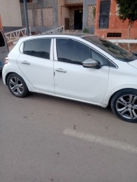 voitures-peugeot-208-2014-allure-oran-algerie