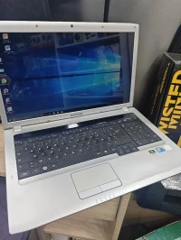 Laptop Samsung (8/128gb ssd) Double carte grafique (17pouce)