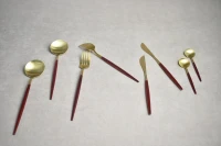 MÉNAGÈRE 8 PIÈCES ROUGE  11185-2