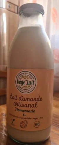 حليب اللوز طبيعي 100%  محضّر منزليًا وبالطلب