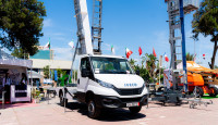 batiment-construction-monte-meuble-sur-camion-iveco-allemand-ain-naadja-alger-algerie