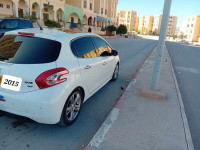 voitures-peugeot-208-2015-allure-laghouat-algerie