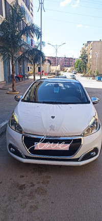 voitures-peugeot-208-2015-allure-facelift-ain-sanour-souk-ahras-algerie