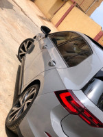 moyenne-berline-volkswagen-golf-8-2023-r-line-bou-ismail-tipaza-algerie