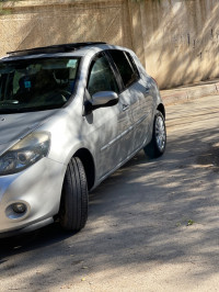 voitures-renault-clio-3-2010-blida-algerie