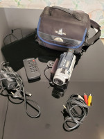 كاميرا-فيديو-رقمية-camescope-ancien-modele-بئر-خادم-الجزائر