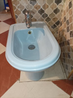 meubles-salle-de-bain-un-bidet-blanc-en-tres-bon-etat-avec-son-robinet-reghaia-alger-algerie