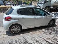 سيارات-peugeot-208-2017-براقي-الجزائر