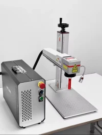  مكينة الطبع و تقطيع على الذهب و الفضة machine gravure laser 