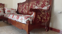 seats-sofas-02-canape-pour-salon-avec-table-bois-et-marbre-les-eucalyptus-alger-algeria