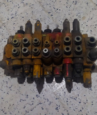 pieces-vehicules-distributeur-retro-chargeur-catrebilar-428-c-el-eulma-setif-algerie