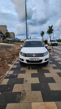 voitures-volkswagen-tiguan-2015-carat-el-aioun-tarf-algerie