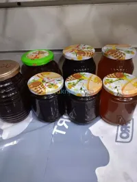 MIEL 100 % PURE. 500 gr. 7000 dinars HUILE OLIVES. EXTRAIT VIERGE. 1 LITRE 1600 Dinars