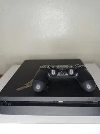 PS4 Slim 