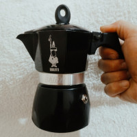 آخر-cafetiere-bialetti-moka-dama-noir-3-tasse-tres-bon-etat-الكاليتوس-الجزائر