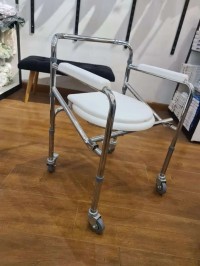 medical-supplies-chaise-garde-robe-pliable-en-acier-chrome-bordj-el-kiffan-alger-algeria