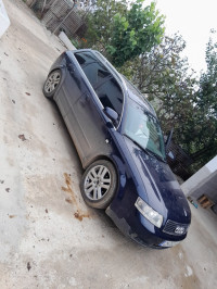 voitures-audi-a4-2004-break-ben-el-ouiden-skikda-algerie