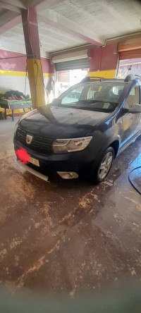 voitures-dacia-sandero-2017-stepway-collo-skikda-algerie