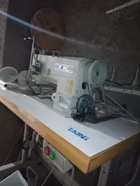 Machine à coudre double aiguille 